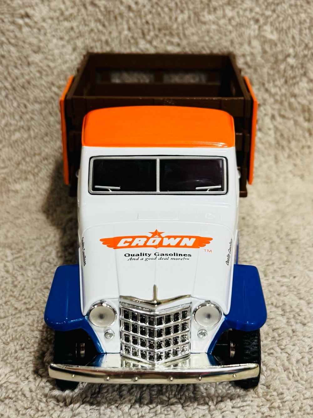NIB SpecCast 1953 Willys Jeep Crown Gasolines Truck #75504 Mopar Licensed 1:25